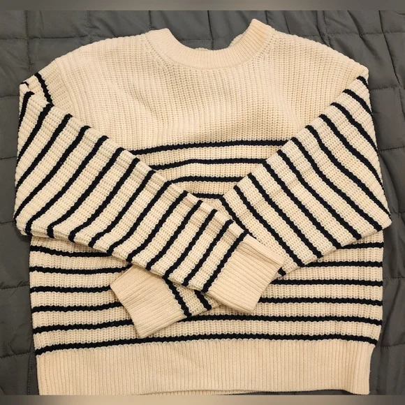 Aritzia Wilfred Striped sweater - Picture 2 of 4